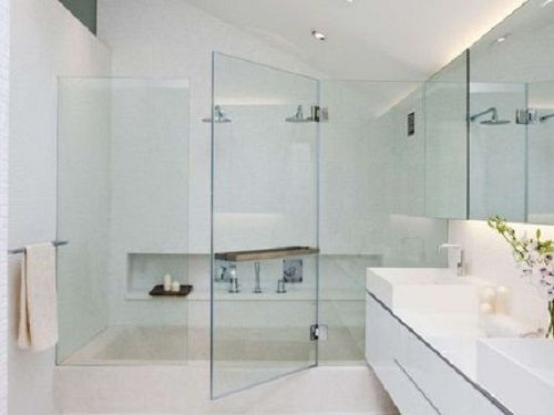衛(wèi)生間玻璃隔斷適合材料 衛(wèi)生間隔斷玻璃設(shè)計要點,行業(yè)資訊