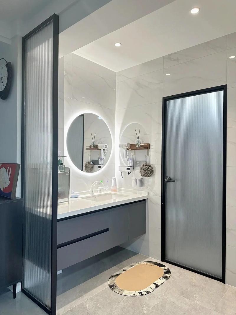 超白長(zhǎng)虹玻璃鈦鎂合金窄邊框洗手池屏風(fēng) 衛(wèi)生間隔斷的現(xiàn)代設(shè)計(jì)之選